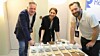 Cato Waldal Sveen (t.v.), Mette Kjær Enger Løge og Lars Løge under den nylig avsluttede Eliaden 2024. Kolleksjonen de viste fram, har fått navnet «Kloss» og er inspirert av lekeklossenes enkle geometriske former.