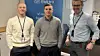 God stemning på kontoret hos NHO Elektro: Adrian Pettersen (t.v) er ansatt som ny digital innholdsprodusent, mens Øyvind Antonsen skal jobbe med digital markedsføring. Kommunikasjonsdirektør Marius Saasen Strand (t.h) er godt fornøyd med nyansettelsene. (Foto: NHO Elektro)