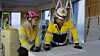 Lærling Emma-Marie Danielsen veildes av faglig leder Lars Christian Breivik. Foto: Bravida