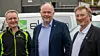 På bildet ser vi f.v., medeier Håvard Henriksen i Elcom, adm.dir. i NTE Elektro, Svein Erik Svarte og medeier og daglig leder i Elcom, Dagfinn Eriksen.