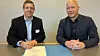 Her under signeringen av kontrakten. Til venstre daglig leder i Otera Infra, Aslak Andersen, og Jon Larsen-Frivoll, seksjonsleder Innkjøp og IKT i Agder Energi Nett. - Dette er en av de største kontraktene i Norge på dette markedet og vi er glade og stolte over å bli valgt på nytt. Drift og utbygging av strømnettet har fått stadig større fokus i befolkningen, sier daglig leder i Otera Infra, Aslak Andersen.