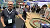 Regionsjef Ragnar Lütcherath og Antonio Le i TECCON på Eliaden 2026, ved casinobordet hele Norge ble kjent med i TV-serien Casino.
