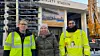 Prosjektleder Daniel Aasen i ASTO Elektro, direktør Eli Grimsby i Oslobygg KF og prosjektleder Ali Joiya i Oslobygg KF utenfor byggeplass.