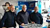 DEVI-teamet reiser land og strand rundt med Roadshow-hengeren fylt med produkter og nyheter. Her møter de både grossistene og «fotfolket». – En svært effektiv måte å drive opplæring og markedsføring og knytte gode relasjoner, sier Johannes Eriksen, Stian Angvik, og Erlend Halvorsen. DEVI elektrisk varme har vært en del av Danfoss siden 2003.