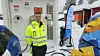 Jannik Stanger, daglig leder og gründer av Nordic Booster, viser her frem deres mobile hurtiglader med 600 kWh batteri.