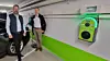 Kjetil Hulbach, Produktsjef for elbillading, og Marcus Steinsvåg, Head of Business Development i APCOA Norge, i parkeringskjelleren på Aker Brygge, hvor de har installert 36 nye elbilladere. Selskapet drifter parkeringen og ladeanlegget. Det er Storebrand som eier garasjeanlegget på Aker Brygge.