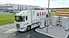 Denne Scania 40 R elektriske lastebilen med MCS-lading er den første i verden som skal gå ute hos kunde. ASKO Øst er første kunde som tar den i bruk, og det er Scania Pilot Partner som leverer bilen.