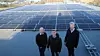 Dahle Gruppen satser stort på solenergi både for å spare energikostnader og sette et mindre klimaavtrykk, og har inngått et langsiktig samarbeid med Soleie AS. På bildet ser vi Dahles Autos daglige leder Svein Kåre Haaland (fra venstre), Soleies daglige leder Lars Erik Holmen og Dahle Gruppens daglige leder Kristian Walstad.