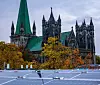 Katedralskolen ligger sentralt i Trondheim og har fått solcelleanlegg på 140 kilowatt. Dette vil dekke det meste av forbruket i sommerhalvåret og bidra til å redusere strømkostnader betraktelig. Alle