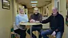 Fagopplæringskonsulent/fagskoleingeniør Judith Hegge, faglig leder/ elektroinstallatør Arild Bergsland og daglig leder Knut Rådal hos Nelfo Østfold, gleder seg over den høye aktiviteten ved opplæringskontoret. Her utdanner de ungdom til dyktige fagarbeidere, samt videreutdanner arbeidstakere med sikte på å ta fagbrev og gi etterutdannelse.