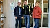 På bildet ser vi fra venstre, Ole Halvor Kolstad fra Konstel og Grunde Olsen og Helen Olsen fra Kragerø Elektriske.