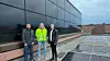 Kim Olsen, Thomas Abrahamsen og Hanne Torp Nilsen på taket til Sandefjord rådhus. Foto: Ann Kristin Saastad