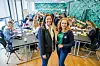 Konsernregnskapssjef Nina Engeland (t.v.) og leder kompetanseutvikling Cecilie Grendar var vertskap og konferansierer på Assemblins første jentedag.