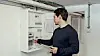 å bildet fra venstre: Terje Olaf Olsen Øverby (Kateogorisjef Elektro i Ahlsell Norge AS) og Erik Nordermoen (Salgsdirektør i SG Armaturen AS).